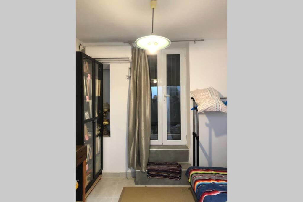 Exarcheia: Independent Ground Floor House. Apartment Athens Exterior photo