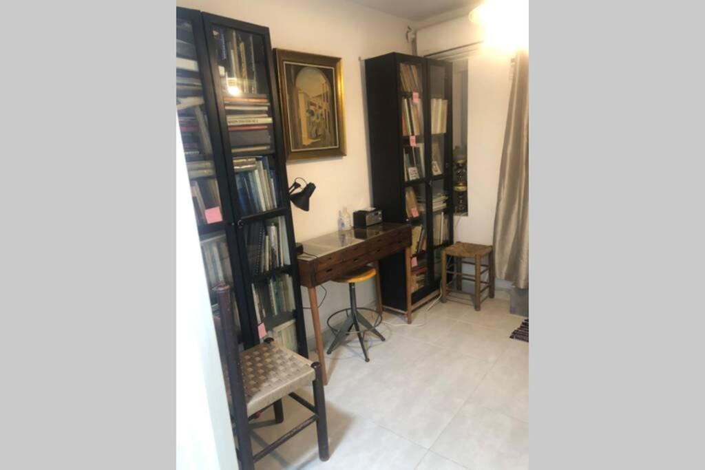 Exarcheia: Independent Ground Floor House. Apartment Athens Exterior photo