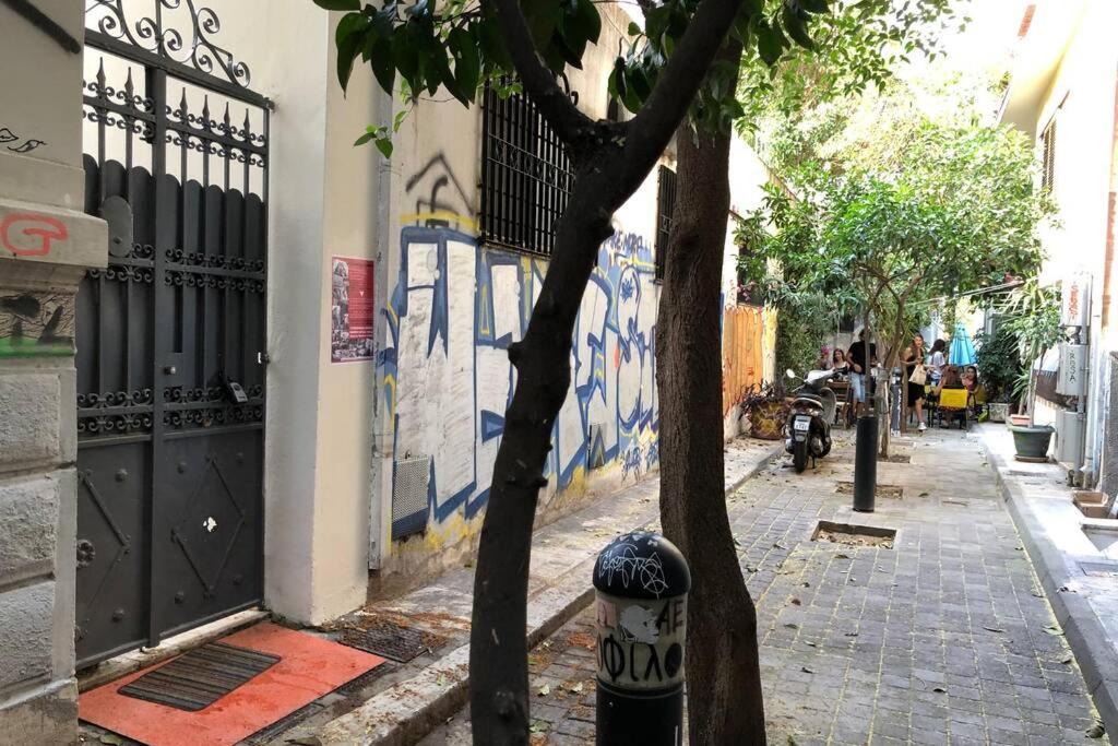 Exarcheia: Independent Ground Floor House. Apartment Athens Exterior photo