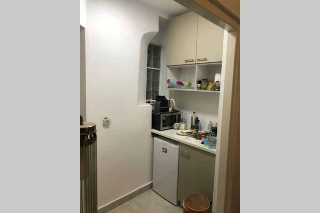 Exarcheia: Independent Ground Floor House. Apartment Athens Exterior photo